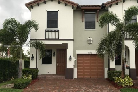 Touwnhouse à louer à Doral, Floride: 4 chambres, 166.57 m2 № 1977426 - photo 1