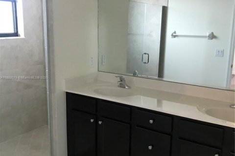 Touwnhouse à louer à Doral, Floride: 4 chambres, 166.57 m2 № 1977426 - photo 8