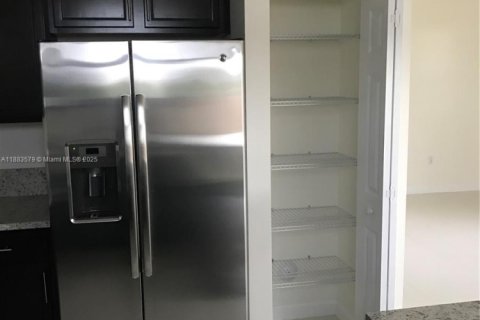 Touwnhouse à louer à Doral, Floride: 4 chambres, 166.57 m2 № 1977426 - photo 4