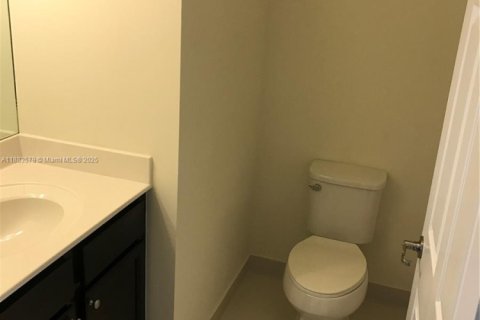 Touwnhouse à louer à Doral, Floride: 4 chambres, 166.57 m2 № 1977426 - photo 14