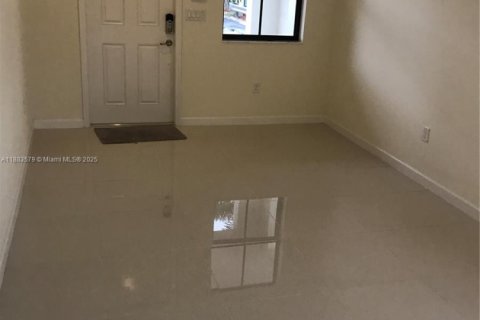 Touwnhouse à louer à Doral, Floride: 4 chambres, 166.57 m2 № 1977426 - photo 12