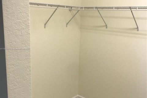 Touwnhouse à louer à Doral, Floride: 4 chambres, 166.57 m2 № 1977426 - photo 16