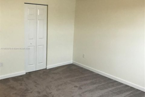 Touwnhouse à louer à Doral, Floride: 4 chambres, 166.57 m2 № 1977426 - photo 15