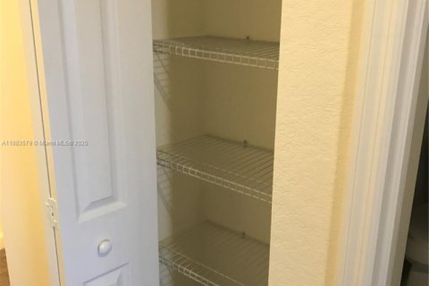 Touwnhouse à louer à Doral, Floride: 4 chambres, 166.57 m2 № 1977426 - photo 23