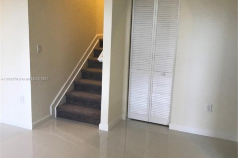 Touwnhouse à louer à Doral, Floride: 4 chambres, 166.57 m2 № 1977426 - photo 13