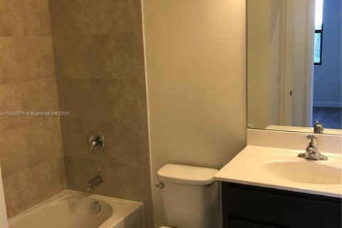 Touwnhouse à louer à Doral, Floride: 4 chambres, 166.57 m2 № 1977426 - photo 10