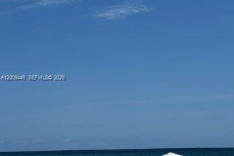 Copropriété à louer à Miami Beach, Floride: 3 chambres, 161.84 m2 № 2170999 - photo 2