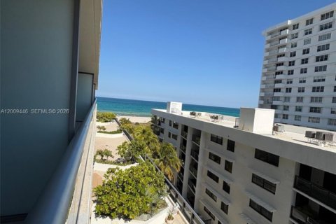 Copropriété à louer à Miami Beach, Floride: 3 chambres, 161.84 m2 № 2170999 - photo 16