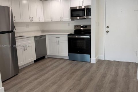 Condo in Weston, Florida, 1 bedroom  № 2068033 - photo 2