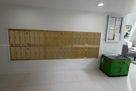 Condo in Weston, Florida, 1 bedroom  № 2068033 - photo 21