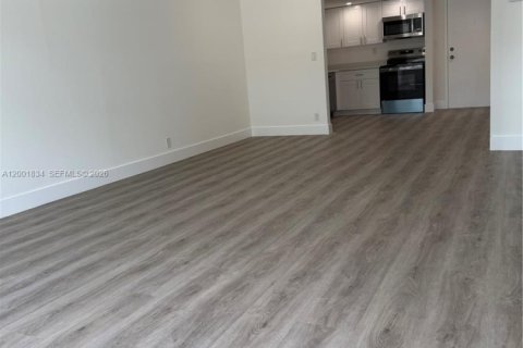 Condo in Weston, Florida, 1 bedroom  № 2068033 - photo 4