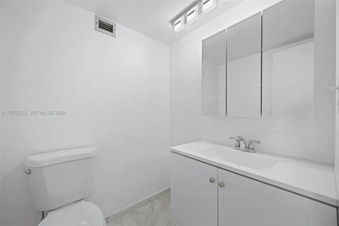 Condominio en venta en Miami Beach, Florida, 1 dormitorio, 76.18 m2 № 2036325 - foto 10