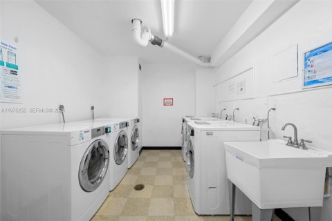 Condominio en venta en Miami Beach, Florida, 1 dormitorio, 76.18 m2 № 2036325 - foto 23