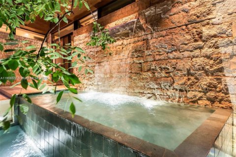 House in Miami Beach, Florida 5 bedrooms, 604.98 sq.m. № 1956049 - photo 21