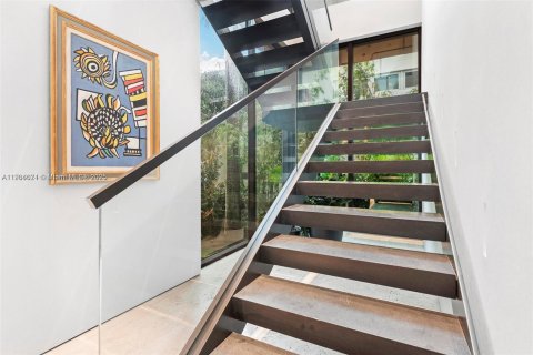 House in Miami Beach, Florida 5 bedrooms, 604.98 sq.m. № 1956049 - photo 25