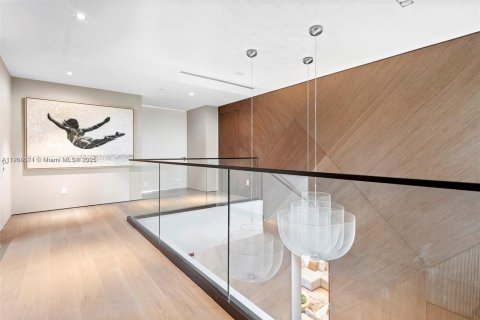 House in Miami Beach, Florida 5 bedrooms, 604.98 sq.m. № 1956049 - photo 27