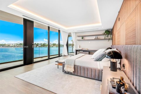 House in Miami Beach, Florida 5 bedrooms, 604.98 sq.m. № 1956049 - photo 28