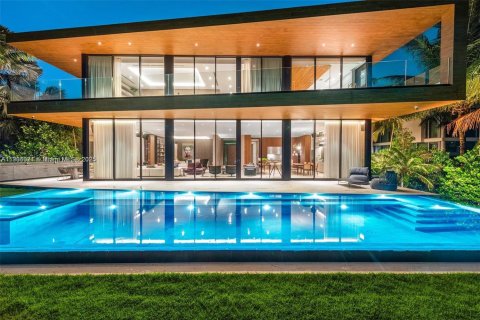 House in Miami Beach, Florida 5 bedrooms, 604.98 sq.m. № 1956049 - photo 2