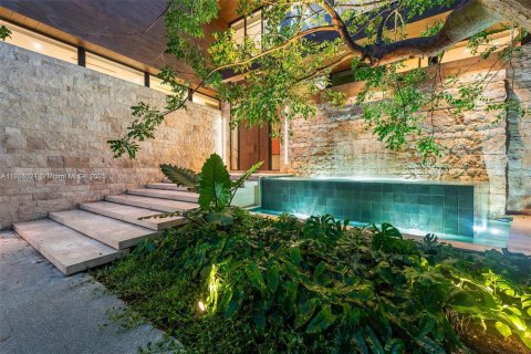 House in Miami Beach, Florida 5 bedrooms, 604.98 sq.m. № 1956049 - photo 20