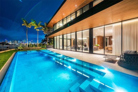 House in Miami Beach, Florida 5 bedrooms, 604.98 sq.m. № 1956049 - photo 8