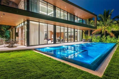 House in Miami Beach, Florida 5 bedrooms, 604.98 sq.m. № 1956049 - photo 6