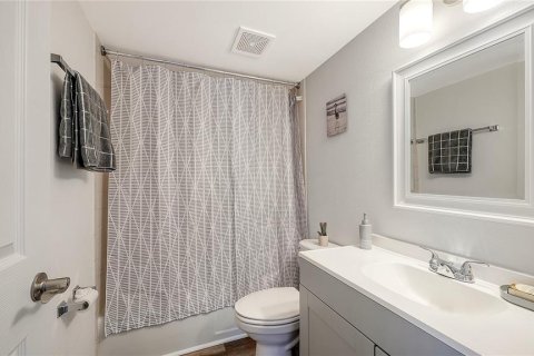 Condo in Sarasota, Florida, 2 bedrooms  № 2266673 - photo 21