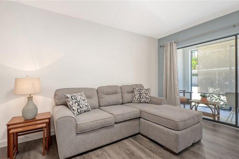 Condo in Sarasota, Florida, 2 bedrooms  № 2266673 - photo 8
