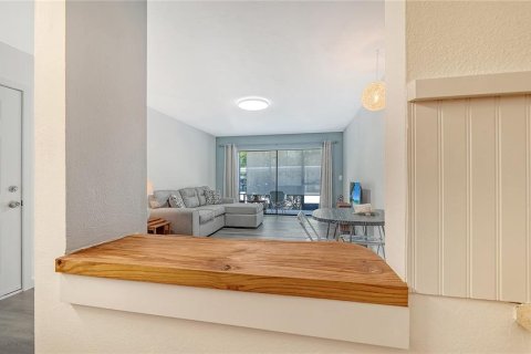 Condo in Sarasota, Florida, 2 bedrooms  № 2266673 - photo 17