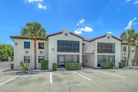 Condo in Sarasota, Florida, 2 bedrooms  № 2266673 - photo 4