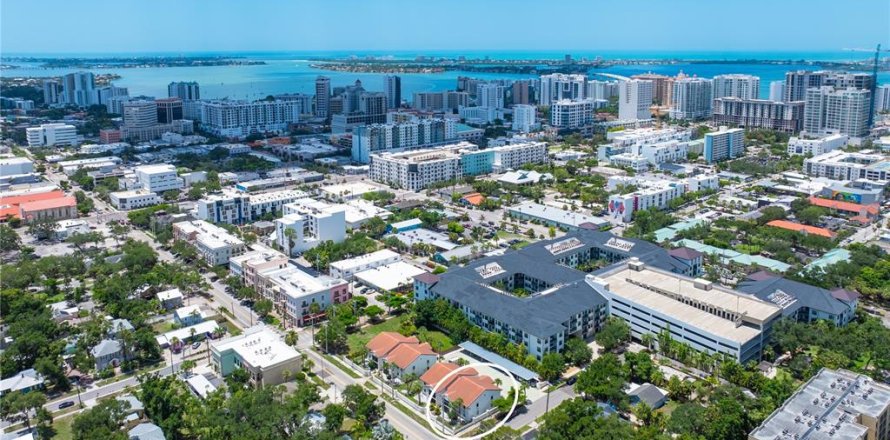 Condo in Sarasota, Florida, 2 bedrooms  № 2266673