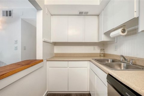 Condo in Sarasota, Florida, 2 bedrooms  № 2266673 - photo 16