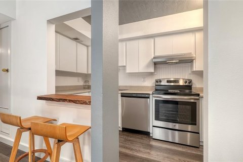 Condo in Sarasota, Florida, 2 bedrooms  № 2266673 - photo 14