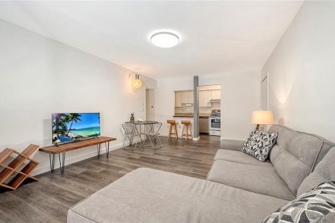 Condo in Sarasota, Florida, 2 bedrooms  № 2266673 - photo 12