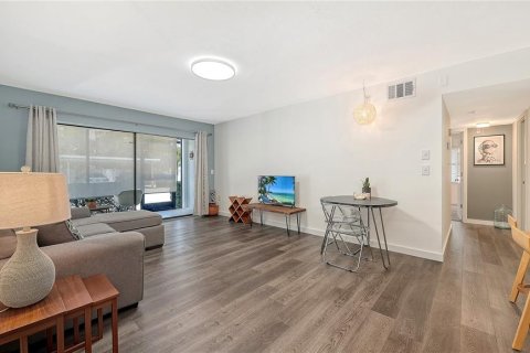 Condo in Sarasota, Florida, 2 bedrooms  № 2266673 - photo 5