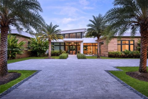 House in Pinecrest, Florida 5 bedrooms, 715.07 sq.m. № 2009315