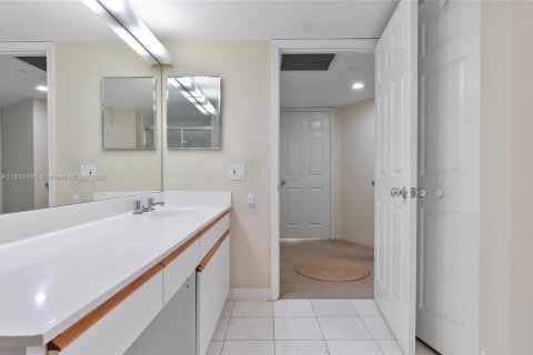 Condominio en venta en Aventura, Florida, 2 dormitorios, 109.72 m2 № 1830880 - foto 24