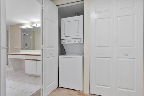 Condominio en venta en Aventura, Florida, 2 dormitorios, 109.72 m2 № 1830880 - foto 25