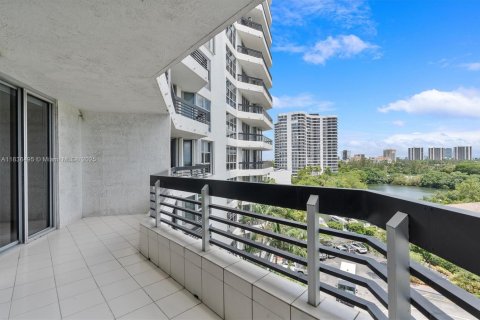 Condominio en venta en Aventura, Florida, 2 dormitorios, 109.72 m2 № 1830880 - foto 2