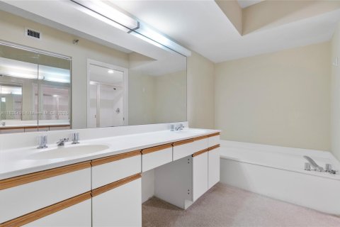Condominio en venta en Aventura, Florida, 2 dormitorios, 109.72 m2 № 1830880 - foto 18
