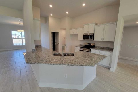House in Ocala, Florida 4 bedrooms, 216.46 sq.m. № 2200784 - photo 14