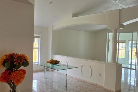 House in Kissimmee, Florida 4 bedrooms, 187.94 sq.m. № 2388110 - photo 13