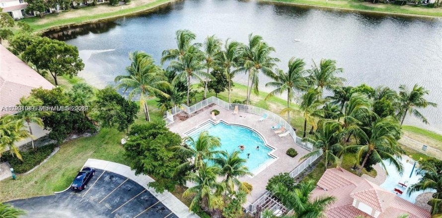 Adosado en Miramar, Florida 2 dormitorios, 98.1 m2 № 2010117