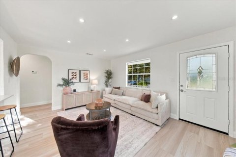 Villa ou maison à vendre à Saint Petersburg, Floride: 4 chambres, 129.6 m2 № 2425548 - photo 8