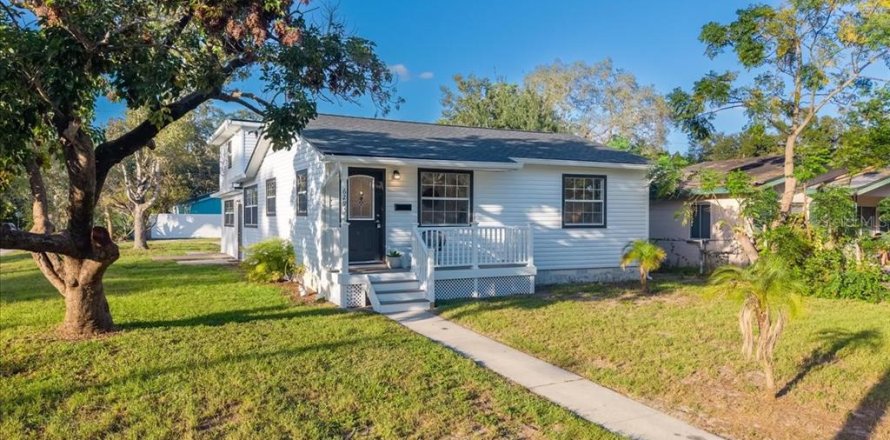 Villa ou maison à Saint Petersburg, Floride 4 chambres, 129.6 m2 № 2425548