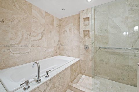 Copropriété à vendre à Miami, Floride: 2 chambres, 177.44 m2 № 1965277 - photo 17