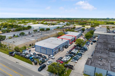 Commercial property in Kendall, Florida № 2038322 - photo 30