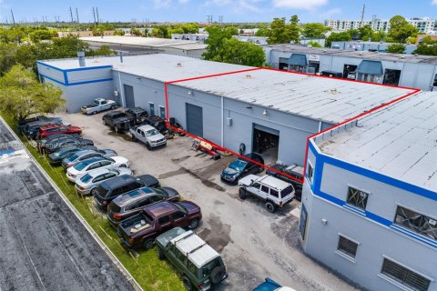 Commercial property in Kendall, Florida № 2038322 - photo 27