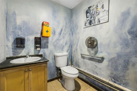 Commercial property in Kendall, Florida № 2038322 - photo 21