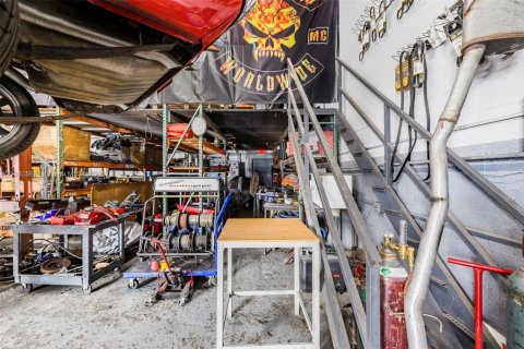 Commercial property in Kendall, Florida № 2038322 - photo 17