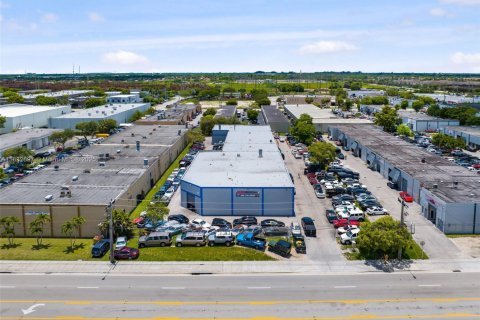 Commercial property in Kendall, Florida № 2038322 - photo 29